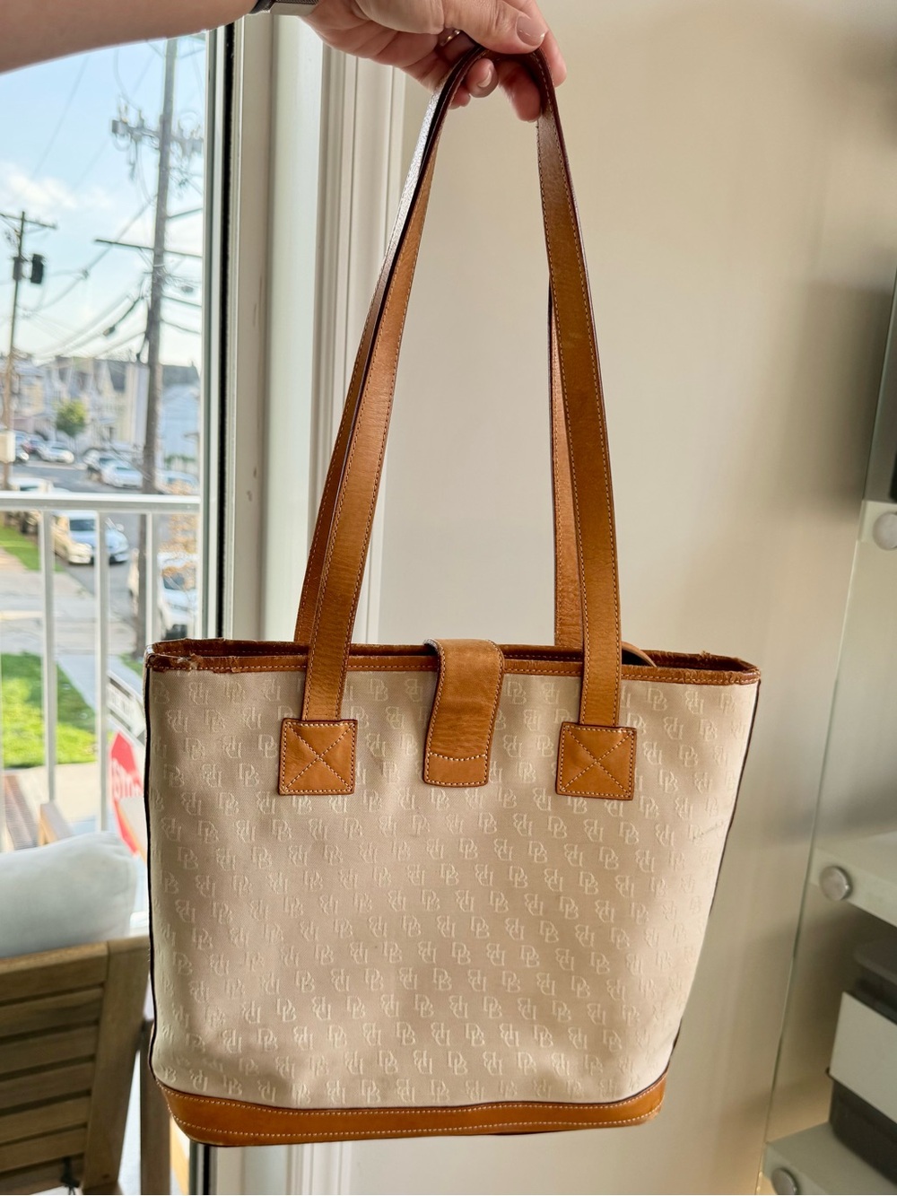 Vintage Dooney & Bourke Signature Monogram Canvas Tote Bag – Cream & Tan - Picture 4 of 16
